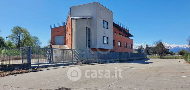 Capannone in commerciale in Via Torino 84