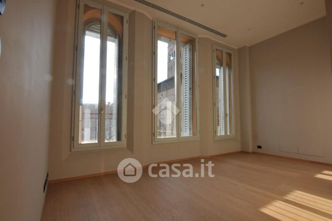 Ufficio in commerciale in Via Pescherie Vecchie 1