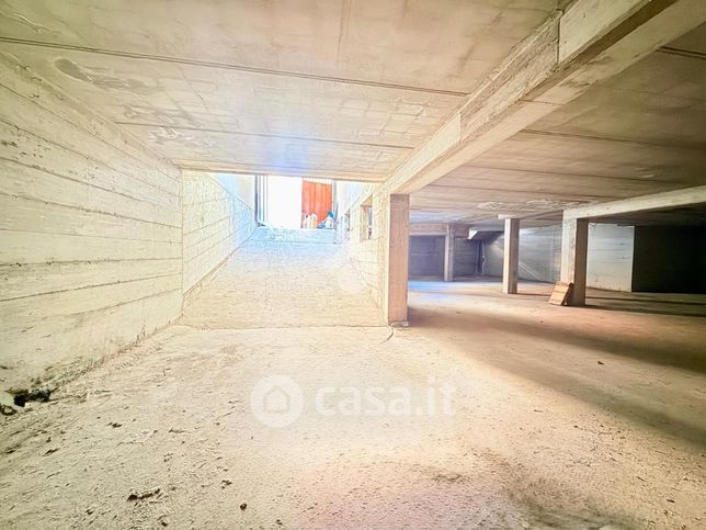 Box/posto auto in residenziale in Via Ciro Menotti 18
