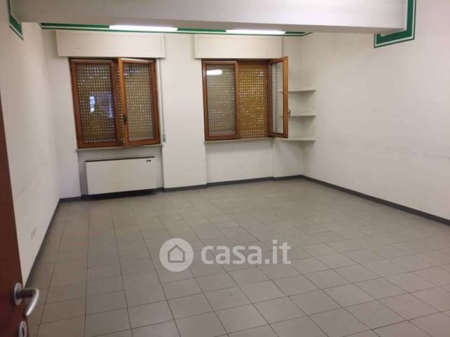 Ufficio in commerciale in 