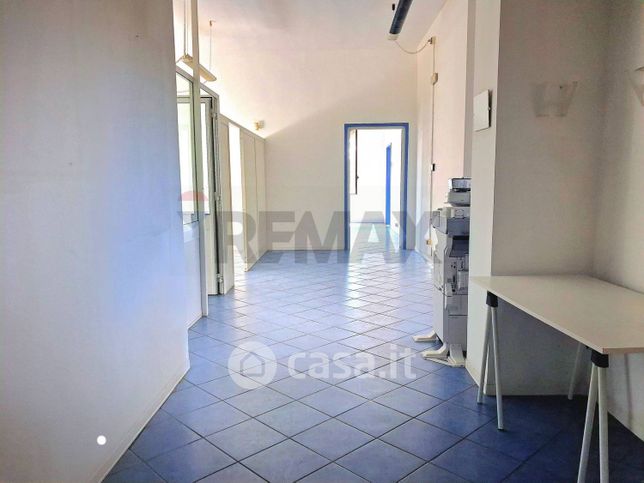 Ufficio in commerciale in 