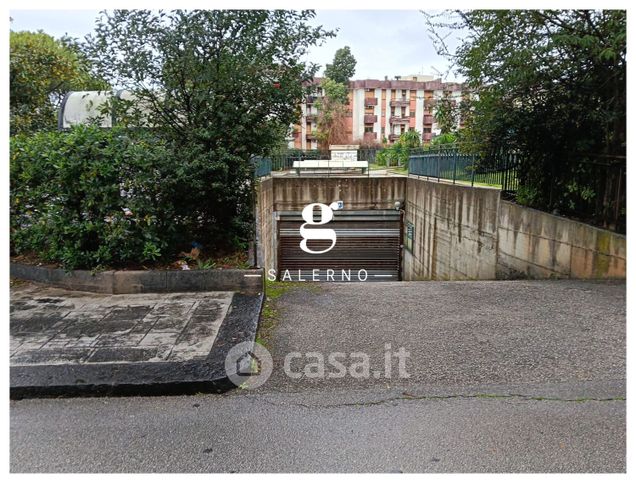 Box/posto auto in residenziale in Viale Richard Wagner 1 g