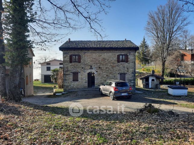 Casa indipendente in residenziale in Via Faeto-Prignano