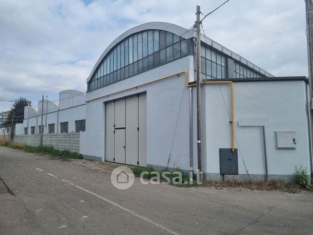 Capannone in commerciale in Via Carlo Porta