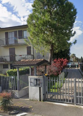 Casa indipendente in residenziale in Via Padana Superiore