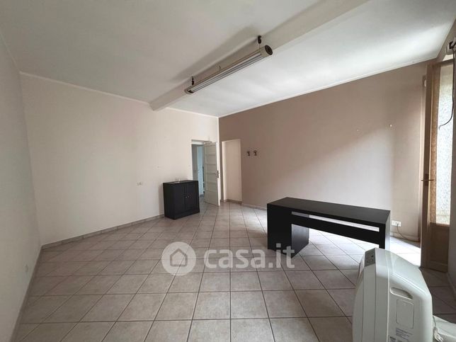 Ufficio in commerciale in Via Costantino CantÃ¹