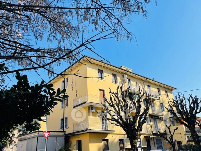 Appartamento in residenziale in Via Tito Azzolini 2