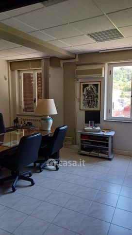 Ufficio in commerciale in 