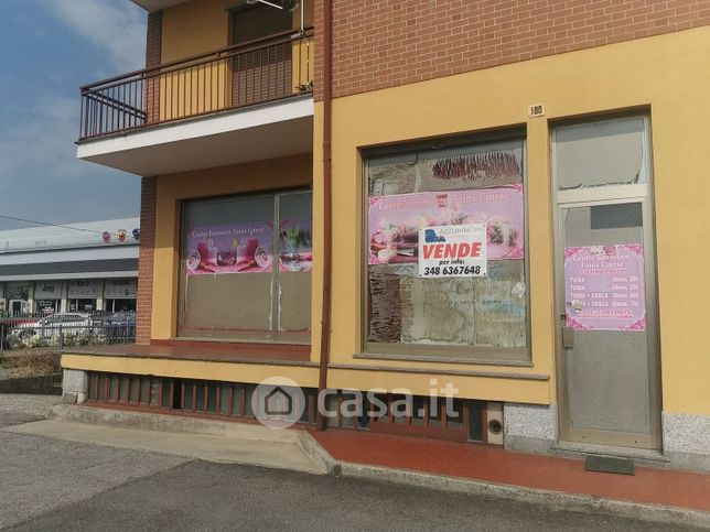 Attivitã /licenza (con o senza mura) in commerciale in Via Cuneo