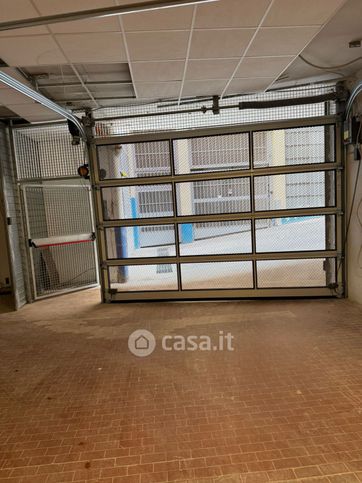 Box/posto auto in residenziale in Via Alessandro Luzio