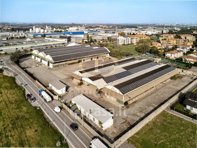 Capannone in commerciale in Via Agrate