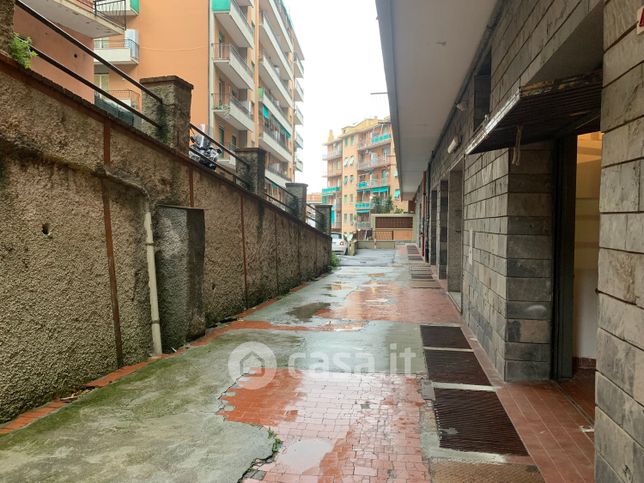 Box/posto auto in residenziale in Via dei Platani 46 R