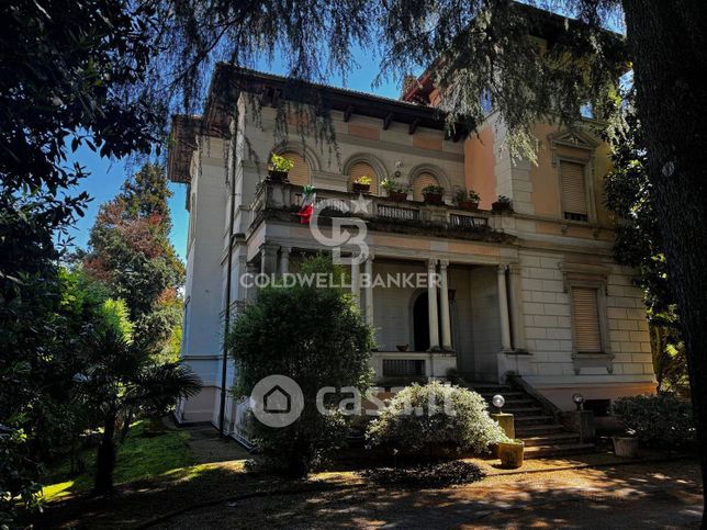Villa in residenziale in Viale Padre G. B. Aguggiari 68