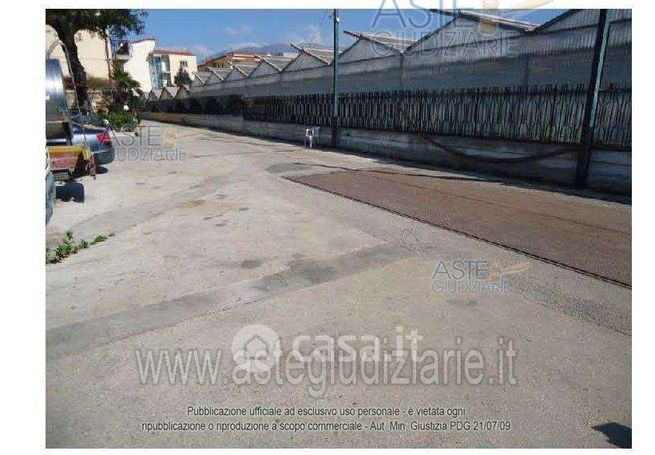 Capannone in commerciale in Via Napoli 155