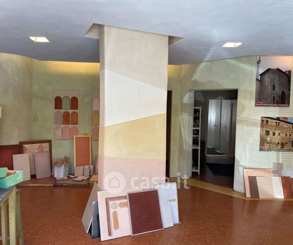 Capannone in commerciale in 