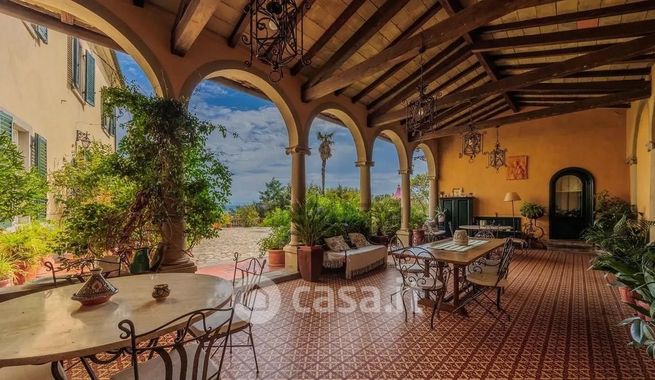 Villa in residenziale in 