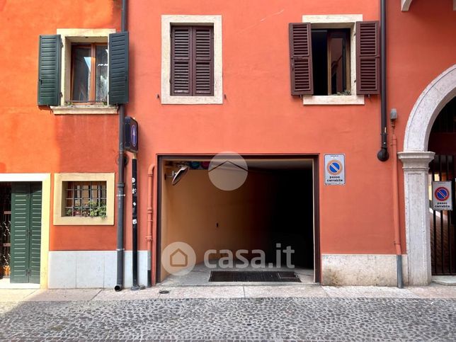 Garage/posto auto in residenziale in Via Filippini 20