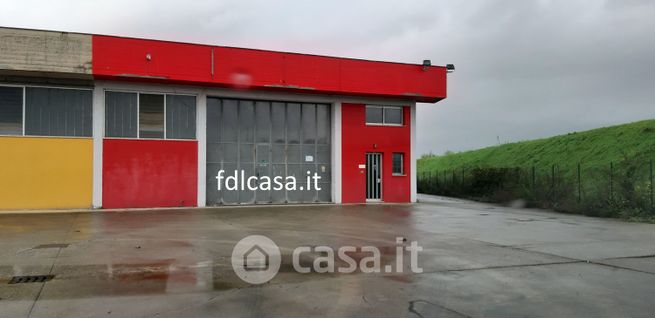 Capannone in commerciale in Via Papa Giovanni XXIII 33