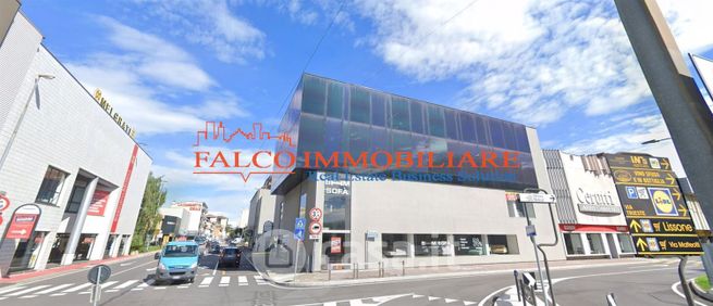 Ufficio in commerciale in Via GiosuÃ¨ Carducci