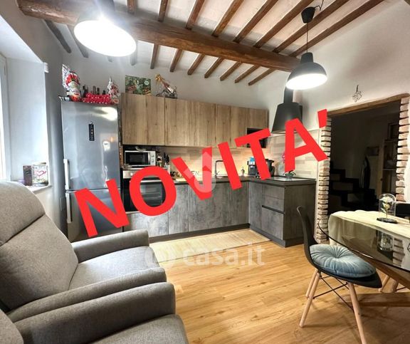 Casa bi/trifamiliare in residenziale in Strada di Fongalle 16