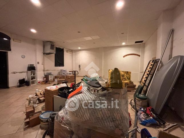 Capannone in commerciale in Via Cilembrini 2