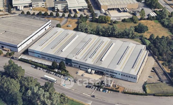 Capannone in commerciale in Via dei Lavoratori