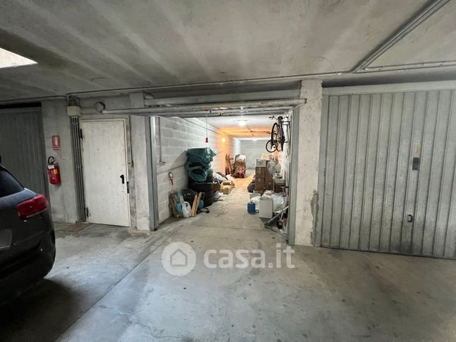 Garage/posto auto in residenziale in Via IV novembre 8