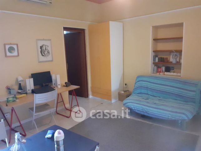 Appartamento in residenziale in Via De Filippis