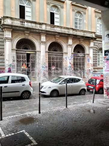 Appartamento in residenziale in Via Mezzocannone