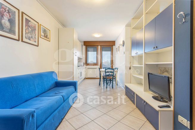 Appartamento in residenziale in Via Sardegna 37