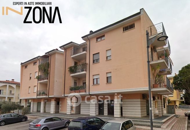 Appartamento in residenziale in Via Marche 3