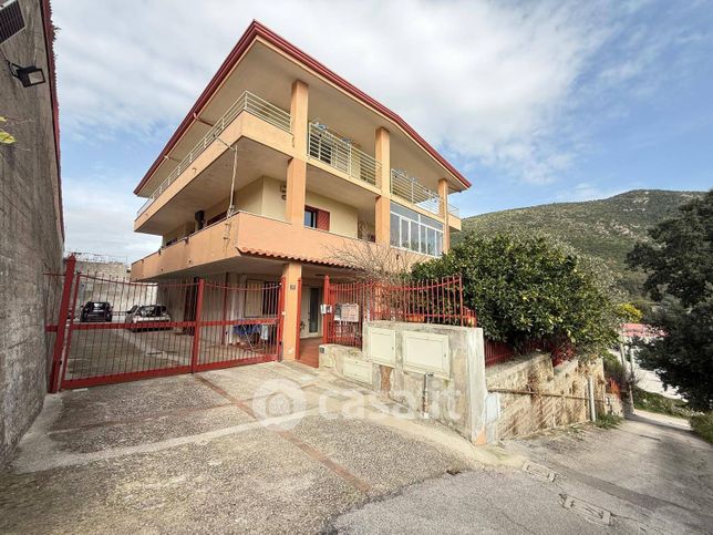 Casa indipendente in residenziale in Via Michele Fiorillo 6