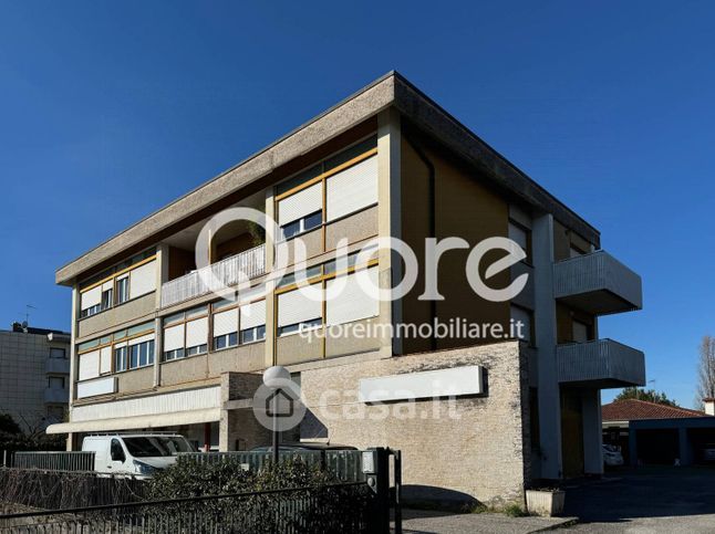 Ufficio in commerciale in 