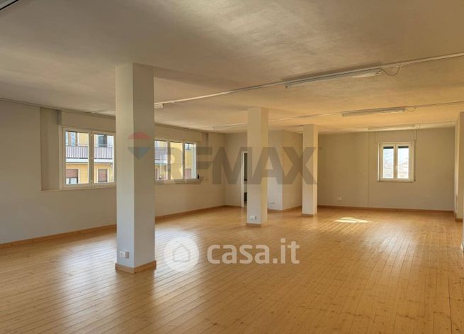 Ufficio in commerciale in Via Piemonte 4