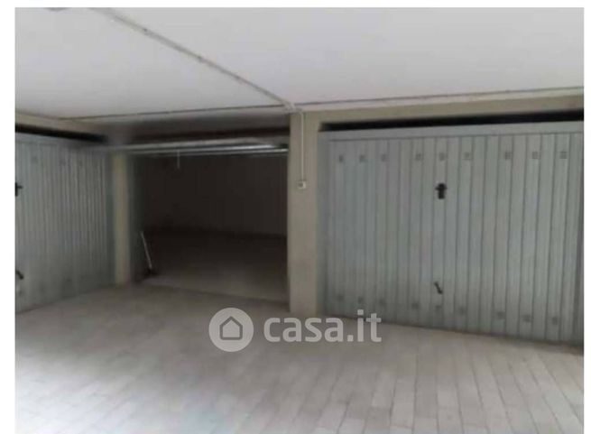 Box/posto auto in residenziale in Via Gaspare Spontini