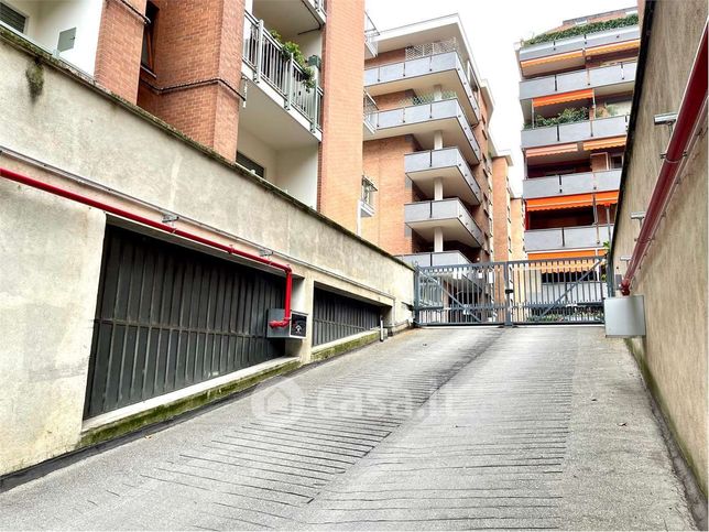 Garage/posto auto in residenziale in Via Lorenzo Delleani 9