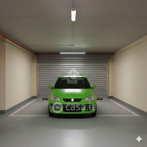 Box/posto auto in residenziale in Via della Marranella 47