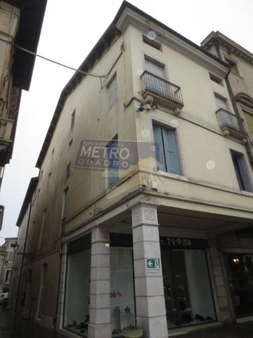 Ufficio in commerciale in Via del Costo