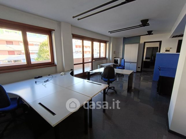 Ufficio in commerciale in Via Romano Guardini 46