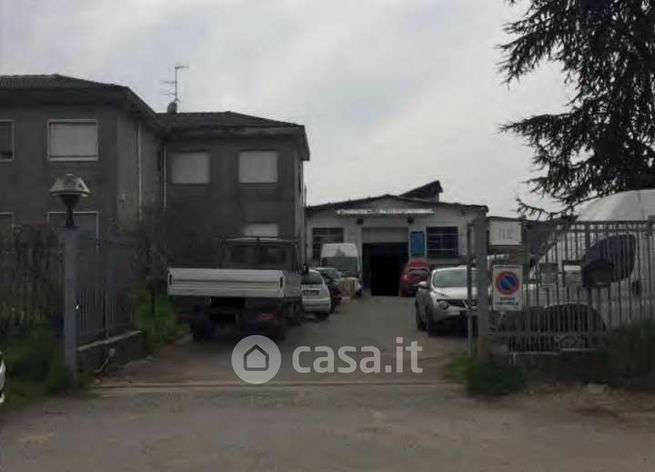 Capannone in commerciale in Via Giuseppe Parini 112