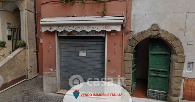 Negozio/locale commerciale in commerciale in Via Maestra 6