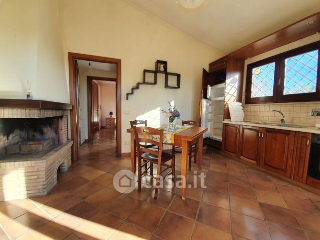 Casa bi/trifamiliare in residenziale in Via Doganale