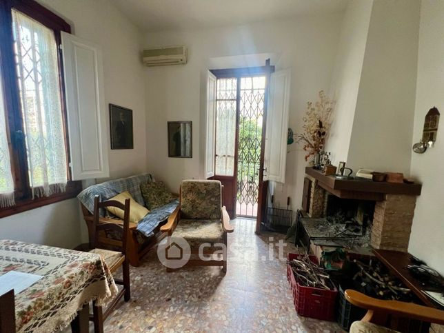 Casa indipendente in residenziale in Via Umberto Crocetta