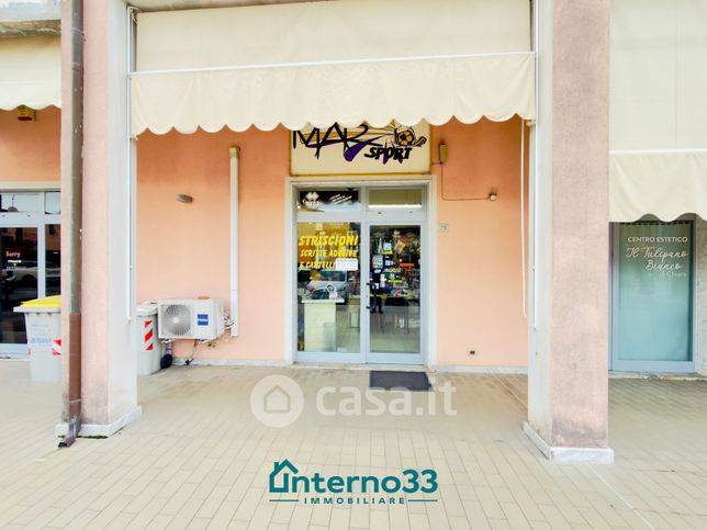 Attivitã /licenza (con o senza mura) in commerciale in Via Nave 1