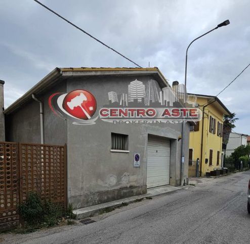 Garage/posto auto in residenziale in Via Brigata Messina