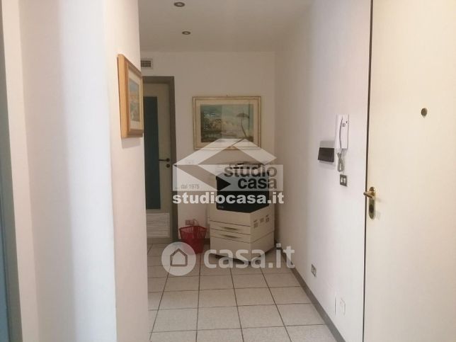 Ufficio in commerciale in