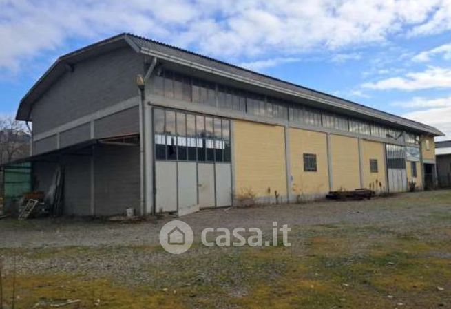 Capannone in commerciale in Via F. Crispi 210