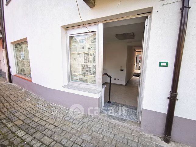 Attivitã /licenza (con o senza mura) in commerciale in Piazza Giuseppe Mazzini