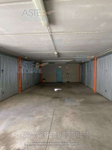 Box/posto auto in residenziale in Strada Comunale di Mirafiori 14