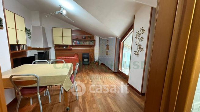 Appartamento in residenziale in Via Campi 21